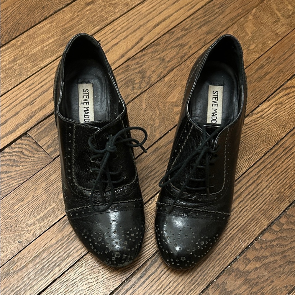 Steve Madden Black Leather Lace-Up Wingtip Heels